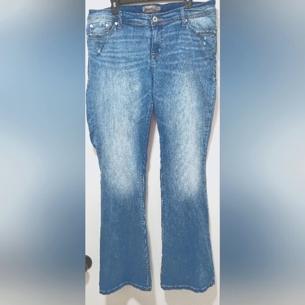 TORRID 16T LIGHT WASH SLIM BOOT JEANS